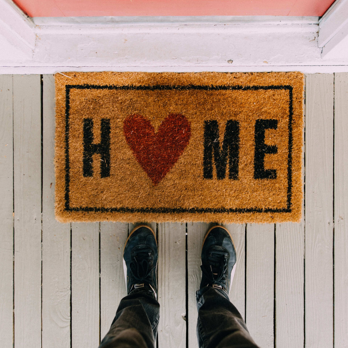 Home mat with a heart as the O